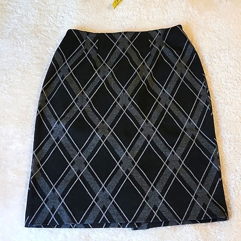 Pencil skirt by Halogen plaid size 2 petite‎ knee length